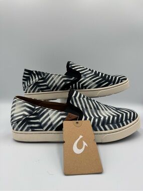 OluKai, Pehuea Pa’i slip-ons, women’s size 9, lava rock/off white, 20360-LR18